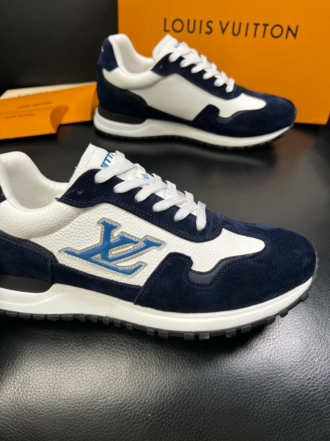 Men's shoes 💰620 Lv high quality top handicrafts Louis Vuitton, counters are equipped with original factory configuration, uppers are imported from Italy, high-quality splicing colorful complex handicrafts, imported cowhide lining is soft and comfortable, soles: original soles specially provided by the original factory, T men's shoes 💰U exclusive movable molded soles are super comfortable, original factory single goods, code number 39-44 (customized 38 45)